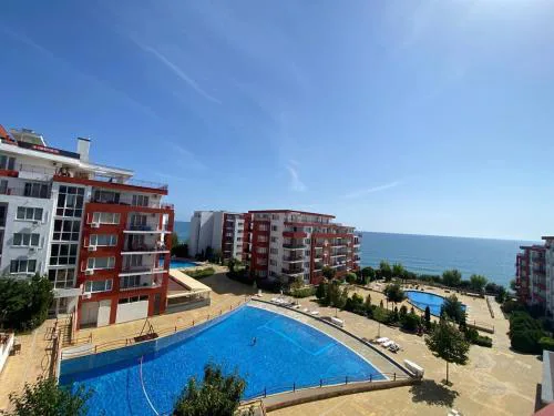 17 pools, sea and Biggest Flat