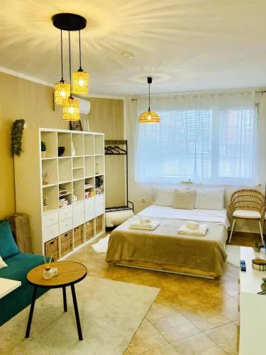 Cozy & Colourful 1Bed Apartment with Free Street Parking