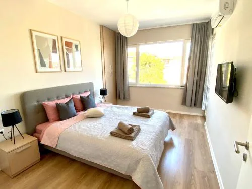 Top Centre Zara Apartment for 6 Guests on Main Street