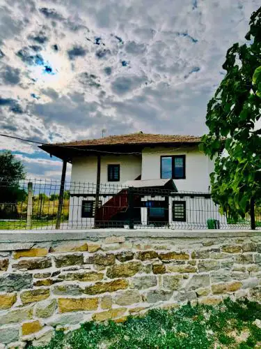 Baba Tonka Hillview House