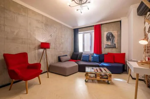 2 Apartments 15 Seconds from Main street