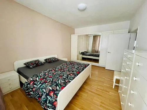 2-BDR Flat Near the Mall, Spacious & Cozy by Flat Mаnager