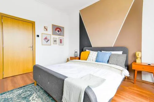 3 Rooms Together Budget Central Stay