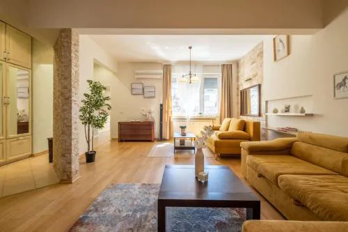 Aristocratic Place, TOP location
