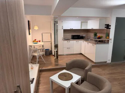 Beautiful new NDK Main street apartment