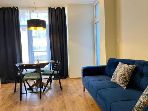 Boutique Magenta Gold Apartment