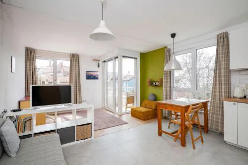 Bright and Cozy 1BD Apartment plus Desk by Flat Mаnаger