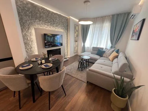 Celestial Stylish Central 2BDR w WiFi and Work Space