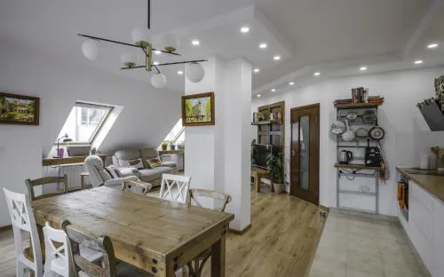 Charming & Cozy 2BD Apartment with Natural Light by Flat Mаnager