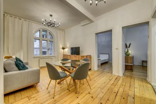 Classic Charm - 2BD central Apartment by FlatManager