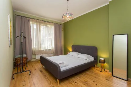 Colorful 2BDR Apartment in the City Center