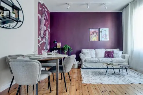 Cozy Bright Space in the Heart of Women's Market