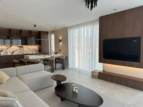 Cozy Elegant 2BR Apt + Free Parking next to Paradise Mall