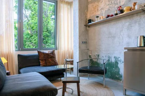 Dazzling Minimalist One Bedroom Apartment