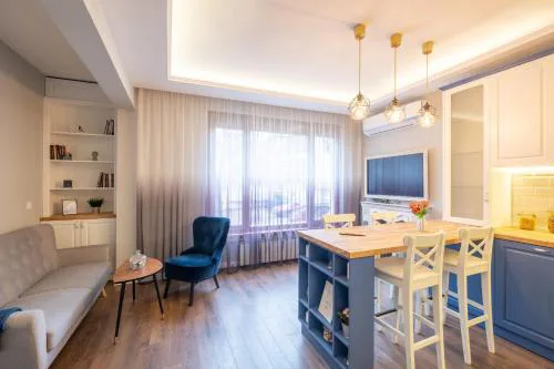 Designer & Cozy 2BD Flat with a parking in the city center by Flat Mаnager