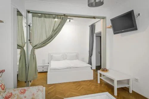 Floral Studio Retreat in Sofia City Center by Flat Mаnager