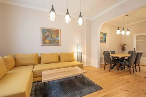 Gorgeous 2 BDRM fully equipped flat, TOP location