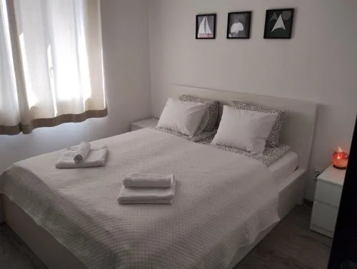 Happy Apartment & Free Breakfast - Mladost