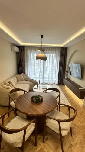High End Elegant Living & Free Parking