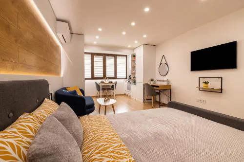 Luxury Studio Living High-End Amenities and Great Location by Flat Mаnager