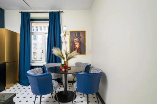 Royal Retreat - Your central designer spot by Flat Mаnager