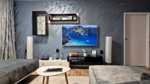 Spacious 3 BDR City Pulse near Airport, The Mall, Arena 8888 by KeyBox