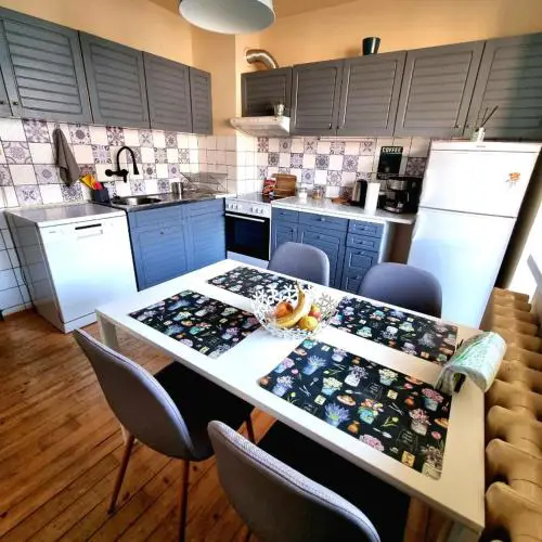 Spacious 3 bedroom apartment, close to metro station