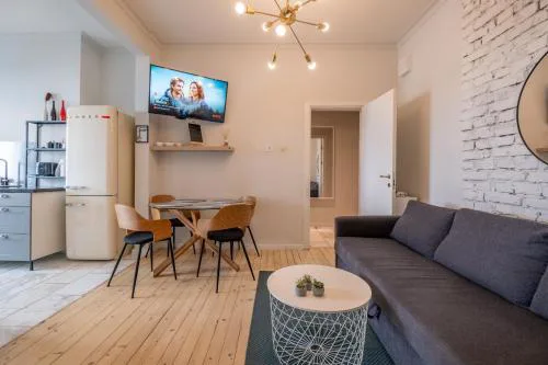 Spacious & Central 2BR with Terrace, Cozy & Modern by Flat Mаnager