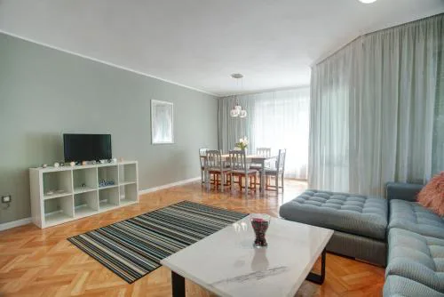 Spacious flat close to the American Embassy, free parking place