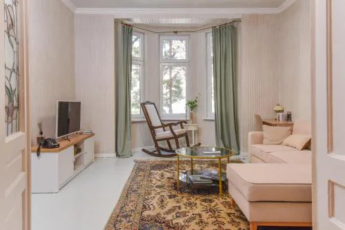 Spacious vintage 2BR, 2bath apartment by Flat Mаnager