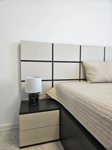 Stylish and Modern 1bdrm apt free private parking