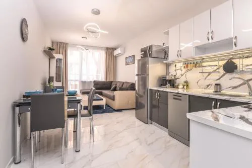 Stylish Residential Flat - with Parking & Balcony by Flat Mаnager