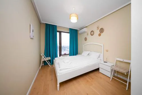 Sunny 1BR with Balcony