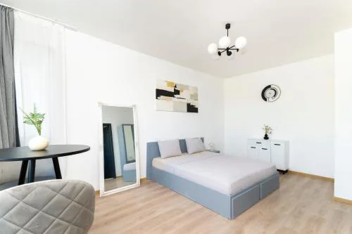 Sunny Top Floor Apartment near Tokuda Hospital & Paradise Mall
