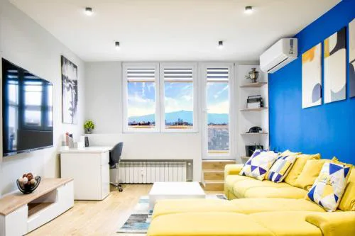 Top 1 - 2BR - 180 Views - Balcony - Top Amenities