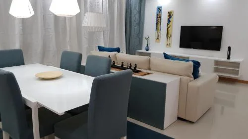 Elegant Modern Apartment with AirCond