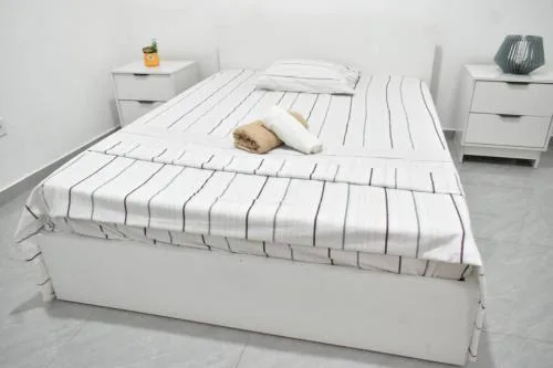 JRV Guesthouse located 10 min walk from the beach