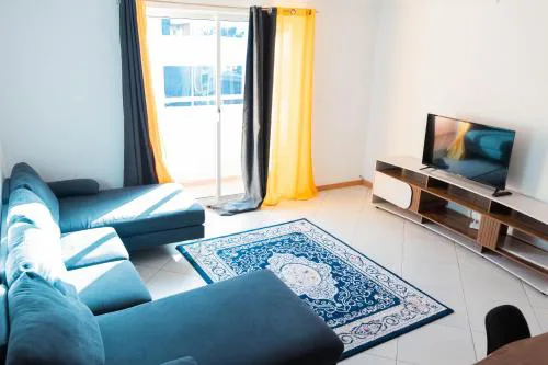 Palmarejo, Apartamento T2 no Prédio Rosa Trás de pão quente
