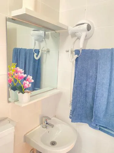 Quarto Nº8 LUMA - Central Praia