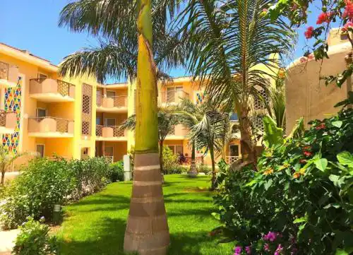 Tropical Resort Pool View - Apartment