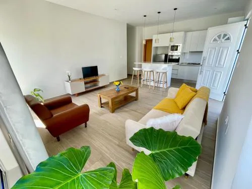 Brand New 2-Bedroom Apartment with AC & Fast Wi-Fi