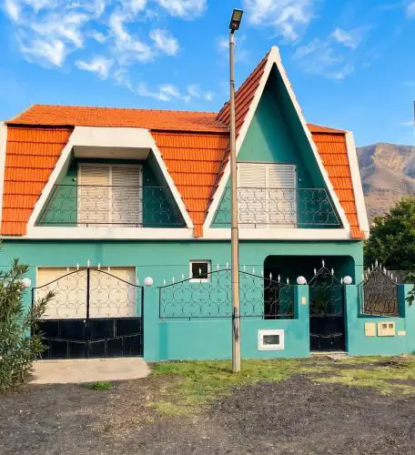 4BR Duplex for Groups 3min Walk to Beach