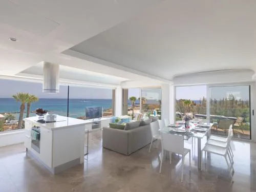 Apartment Luxuriöse Wohnung am Strand von Thalassa by Interhome