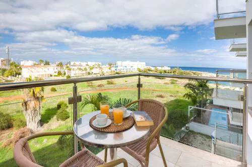 Austin - Coralli Beachfront Apartment