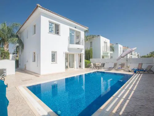 Holiday Home Ferienvilla PV17 mit Sonnenterrasse und Pool by Interhome