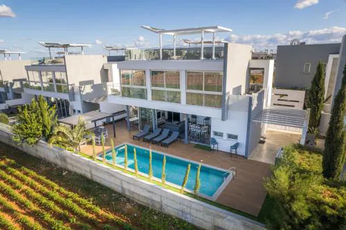 Hubstay - The Royal Palace Lux Private Pool