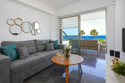 Jenny - Beachfront Apartment