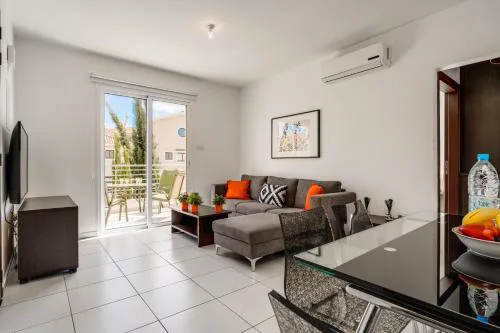 Lovely 2 Bedroom Family Apartment w/ Pool