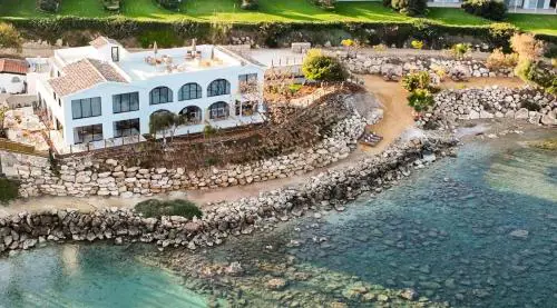 Sirena Bay Beach House and Luxury Suites