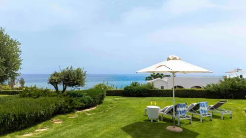 Sirena Solis Villa - Elegant 5-bedroom Sea View Retreat near Sirena Bay